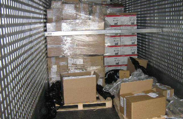 Messed up cargo after theft in trailer Messed up cargo after theft in trailer